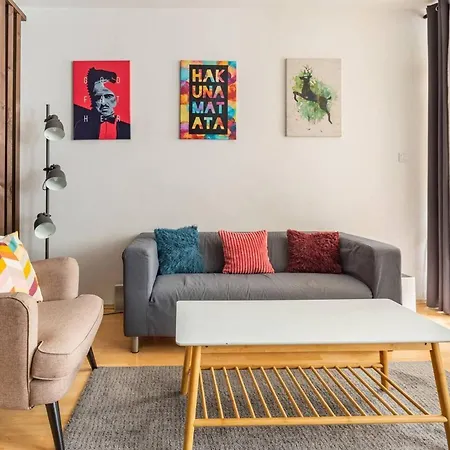Apartment Cozy 44sqm Near Major Transport Aldi