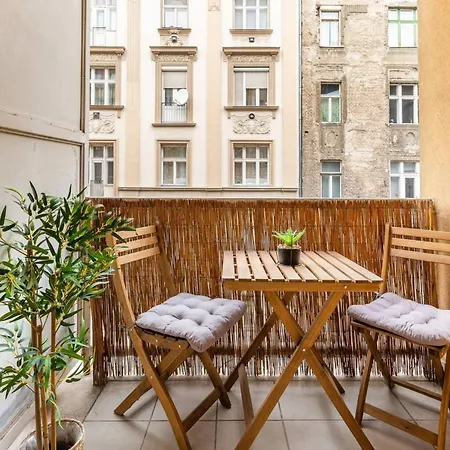 Cozy 44sqm Near Major Transport Aldi דירה בודפשט